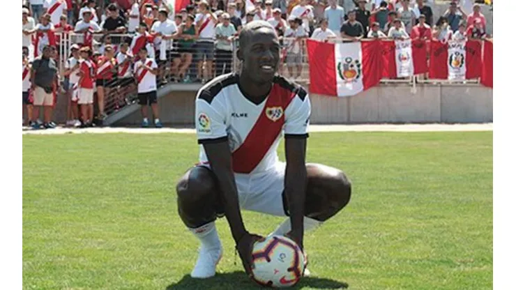 Advincula fue comprado del Tigre de México.
