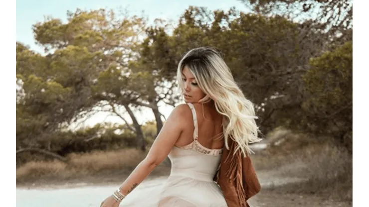 Wanda Nara se puso un vestido con mucha transparencia, salió a caminar y metió fotito