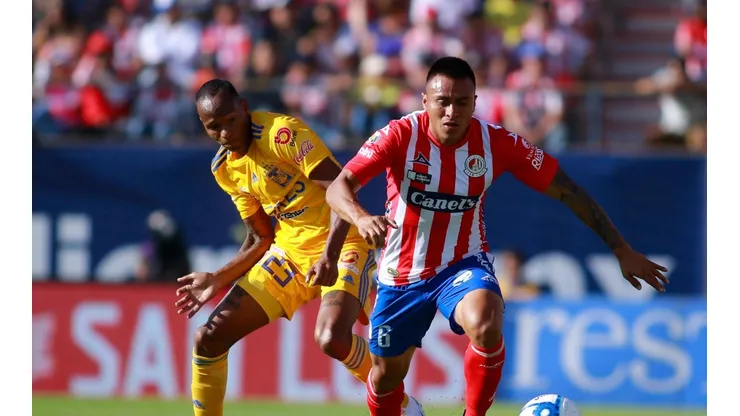 Tigres estaba ganando y con un hombre más que San Luis, pero no pudo aguantar y apenas logró un empate