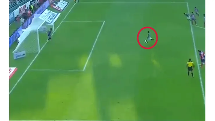 León se fue al descanso arriba contra Chivas