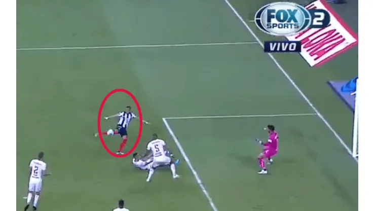 ¡Funes Mori a la mandó a las nubes en el área menor!