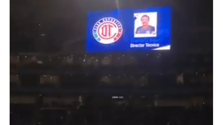 Monterrey recibió a puro pitido a La Volpe