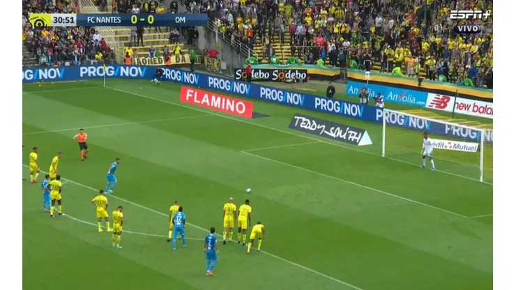 Video: Benedetto tiró a las nubes su primer penal en el Marsella