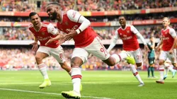 Foto de los jugadores de Arsenal gritando el gol.