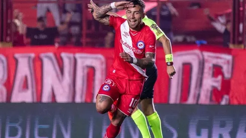 Damián Batallini festeja su tanto.