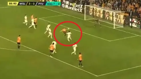 Magia de Raúl Jiménez para un golazo de Wolverhampton