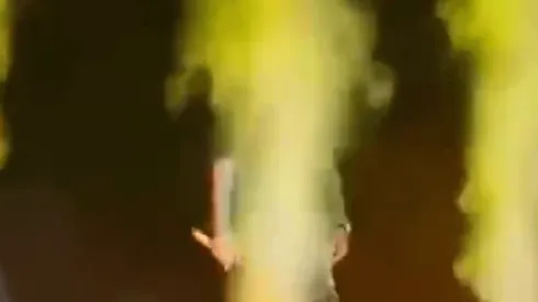 Video: ¡a Farruko se le voló el peluquín en medio del recital!