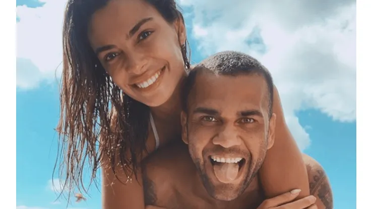 La novia de Dani Alves explicó por qué no lo acompañó a Brasil