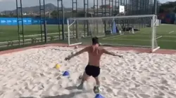 "Buena Leo, monstruo": el video de Messi pateando en la arena que entusiasma al Barcelona