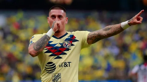 Castillo celebra uno de sus tantos goles en América.