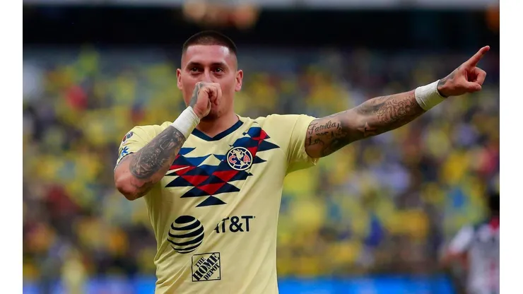 Castillo celebra uno de sus tantos goles en América.
