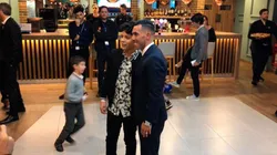 Tevez y el actor que lo personifica en la serie. (Foto: Tato Aguilera)