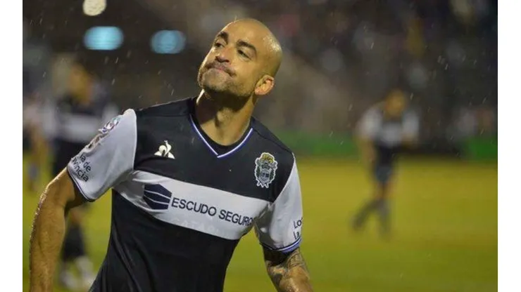 Bomba de Doble Amarilla: Santiago Silva dio doping positivo en la Superliga Argentina