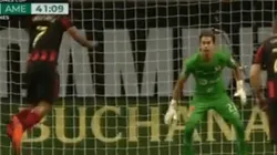 Josef Martínez saltó a lo Pulido y Jiménez, de América, le atajó el penal