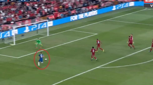 Giroud quedó mano a mano y estampó el primero del Chelsea ante el Liverpool