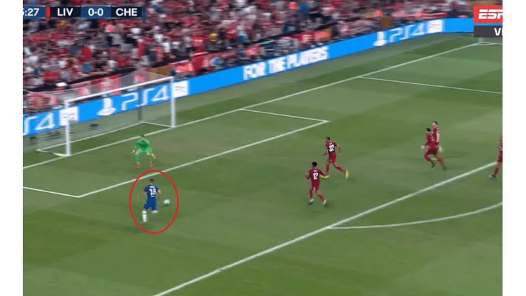 Giroud quedó mano a mano y estampó el primero del Chelsea ante el Liverpool