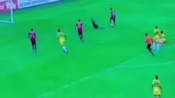 ¡Una locura! El golazo de un colombiano que ponen a la altura de los de Maradona y Messi