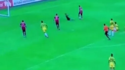 ¡Una locura! El golazo de un colombiano que ponen a la altura de los de Maradona y Messi