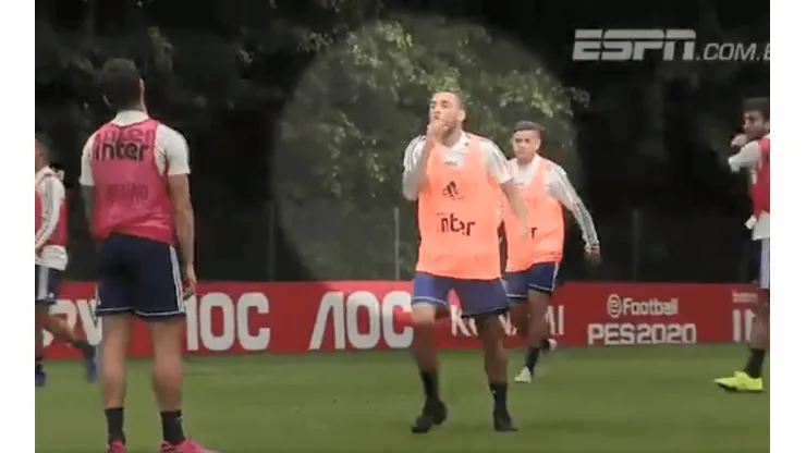 Dani Alves trolleó a Pato en el entrenamiento y subió el video a Instagram