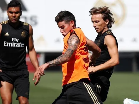 ¡Y el Zidane ni lo mira! Golazo de James, a tres dedos, en el entrenamiento del Real Madrid