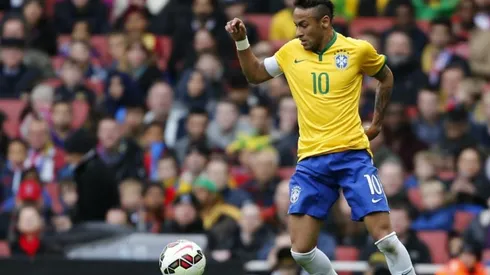 Neymar con el seleccionado brasileño.