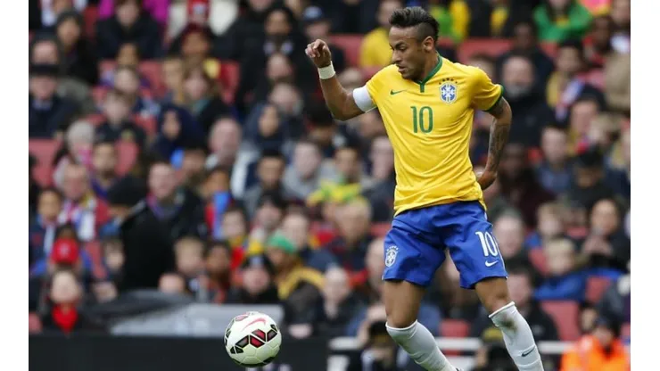 Neymar con el seleccionado brasileño.