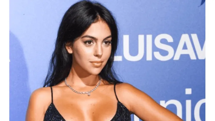 Georgina Rodríguez se puso un vestido con mucha transparencia y una cámara filmó toda su caminata