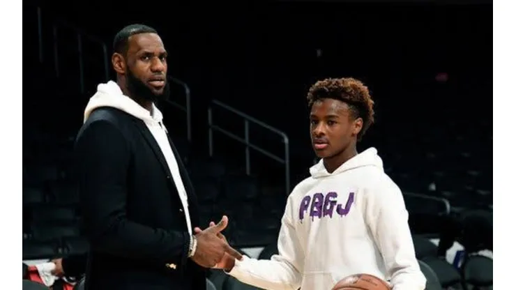 El hijo de LeBron dejó a todos impresionados con esta volcada... ¡y tiene 14 años!