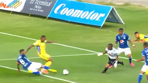 Así fue el gol de Bayron Garcés para adelanta a Huila sobre Millonarios en Neiva.