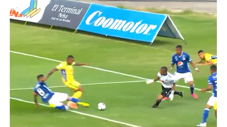 Así fue el gol de Bayron Garcés para adelanta a Huila sobre Millonarios en Neiva.
