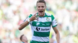 Furch festeja uno de sus goles frente a Puebla.