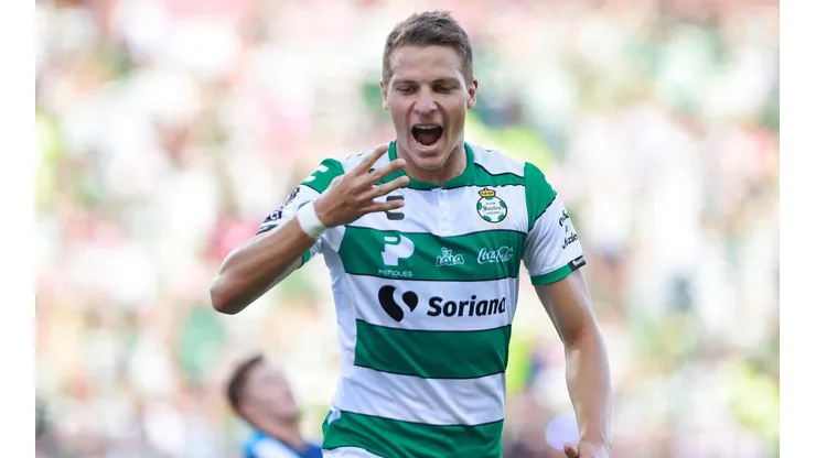 Furch festeja uno de sus goles frente a Puebla.