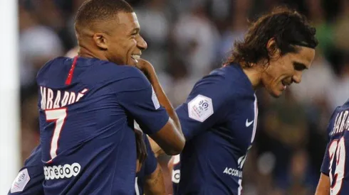 Cavani junto a Mbappé, los futbolistas que buscan hacer renacer al PSG.