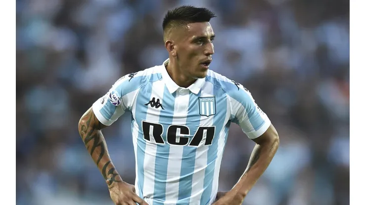 Ricardo Centurión con la camiseta de Racing.
