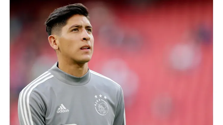 Edson Álvarez vio la goleada del Ajax desde la banca