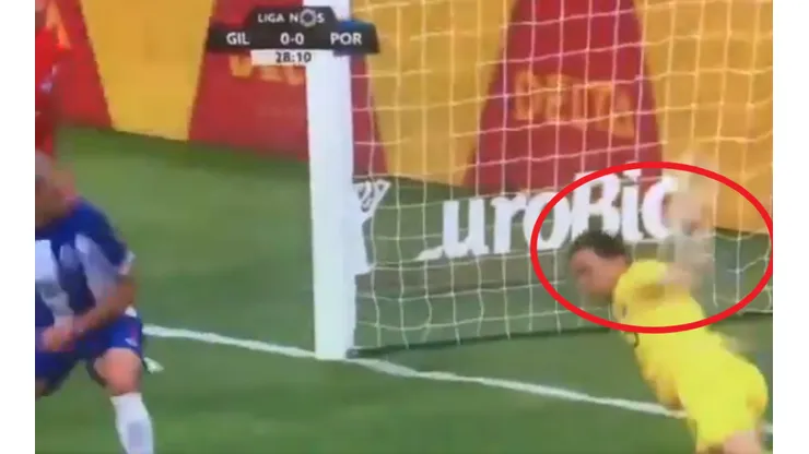 Increíble doble atajada de Agustín Marchesín en Porto