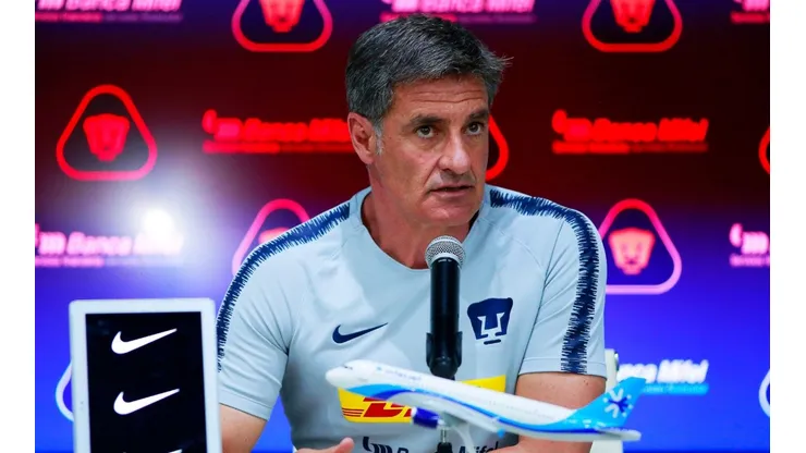 La afición de Pumas se descargó contra Míchel