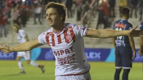 Soldano festejando un tanto con la camiseta de Unión de Santa Fe.