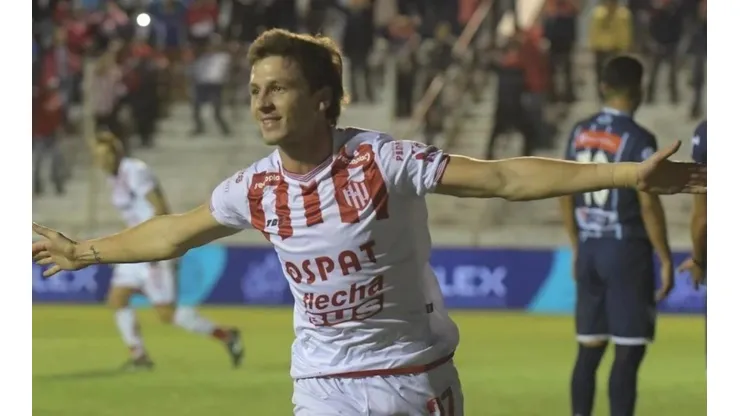 Soldano festejando un tanto con la camiseta de Unión de Santa Fe.