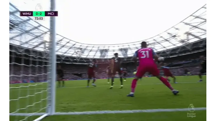 Lo falló: Chicharito todavía no puede creer lo que le tapó Ederson