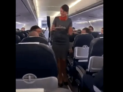 En pleno vuelo, la azafata sorprendió a un jugador de Manchester City y todo quedó registrado en Instagram