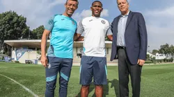 Brayan Angulo, junto a Pedro Caixinha y Ricardo Peláez. (Foto: sitio oficial Cruz Azul)