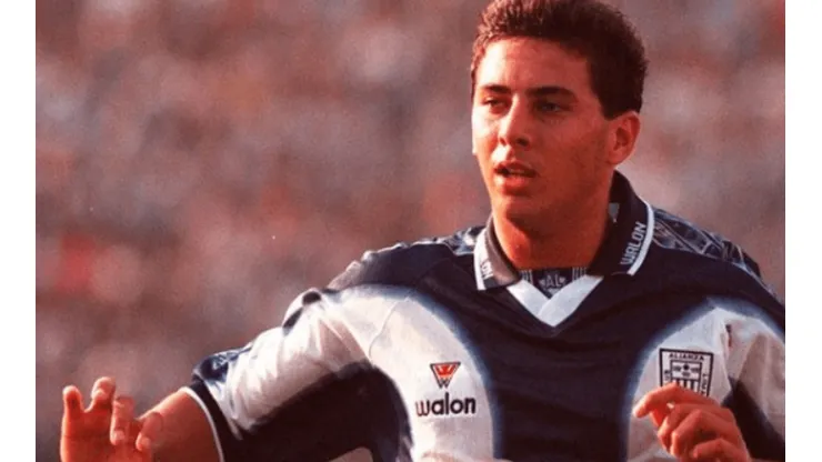 Pizarro llegó en Werder Bremen para la temporada 1999-2000.