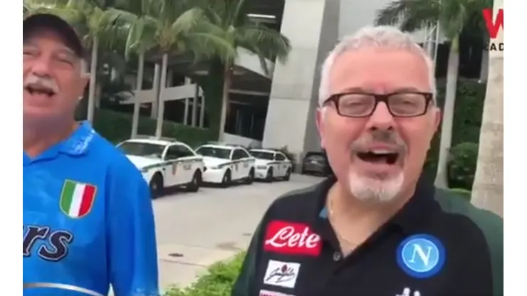 En Nápoli ya cantan el famoso hit del Chucky Lozano