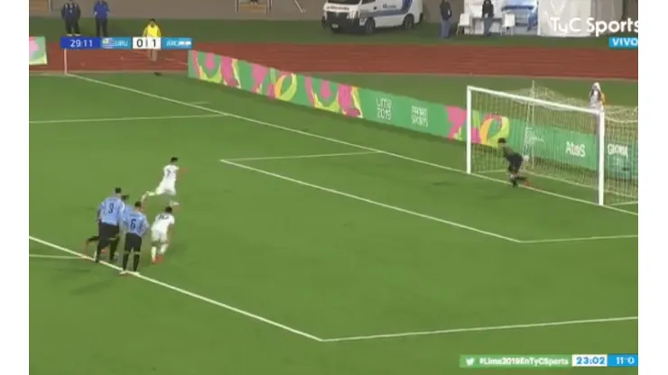A lo Loco Abreu: el pibe Valenzuela le marcó un golazo a Uruguay