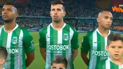 Pablo Cepellini en los actos protocolarios del juego entre Nacional y Huila.