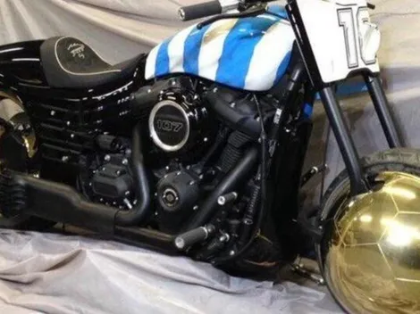 La moto de lujo con los colores de Argentina que le regalaron a Maradona