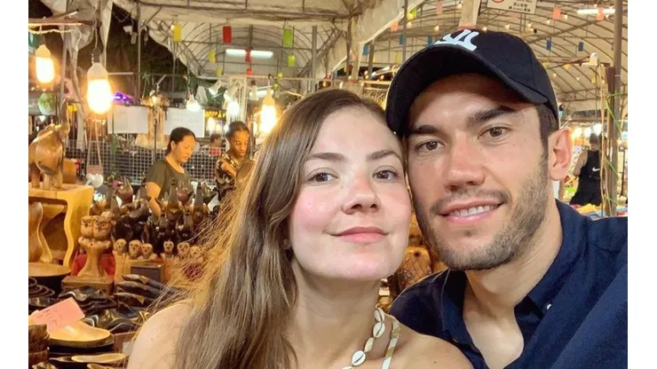 Vigón festejó otro mes de casado con una foto junto a su pareja en las Islas Maldivas