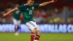 El Chucky vistiendo la playera del Tri.