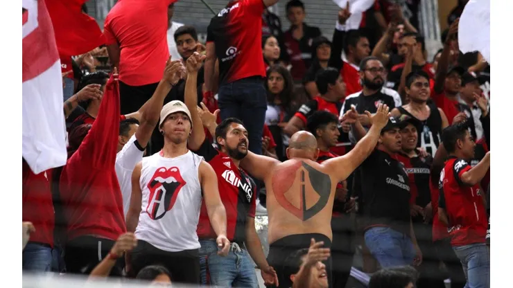 El Atlas volvió a perder y sus seguidores estallaron de furia